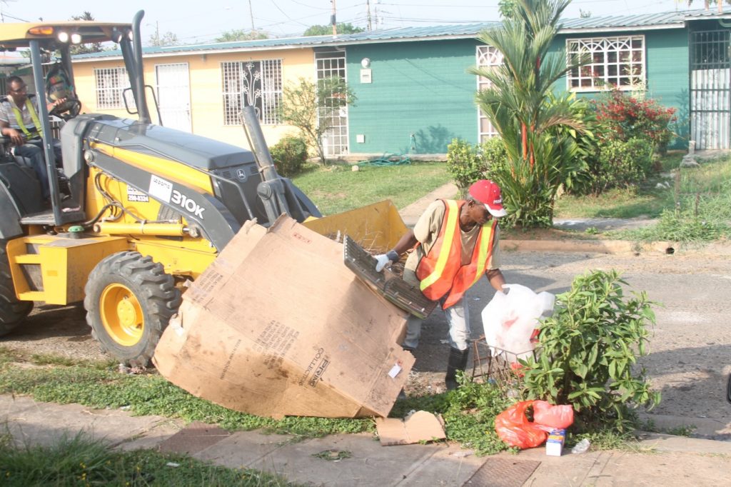 AAUD REALIZA OPERATIVO DE LIMPIEZA Y RECOLECCIÓN DE DESECHOS SÓLIDOS EN LA SIESTA DE TOCUMEN CABUYA LA ACACIAS Y DON BOSCO