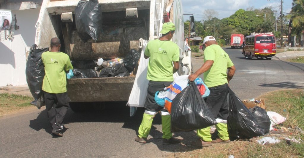 EN EL DISTRITO DE LA CHORRERA LA  AAUD CONTINÚA CON OPERATIVOS DE LIMPIEZA