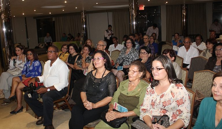 INAC premia al ganador del Concurso Changmarín