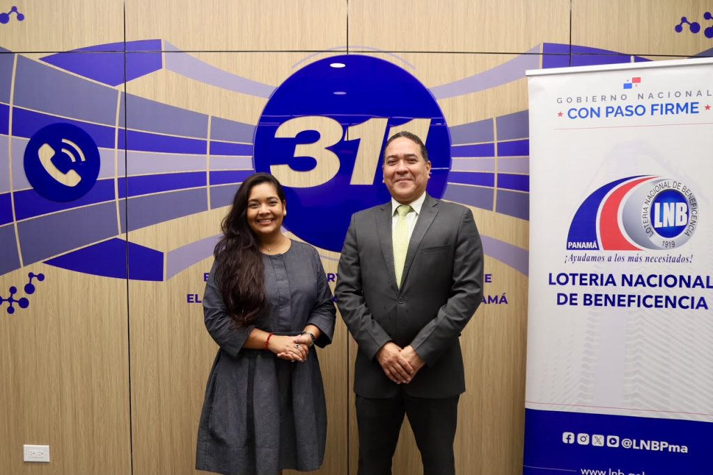 Agentes del Centro de Contacto 311 reciben capacitación de la LNB